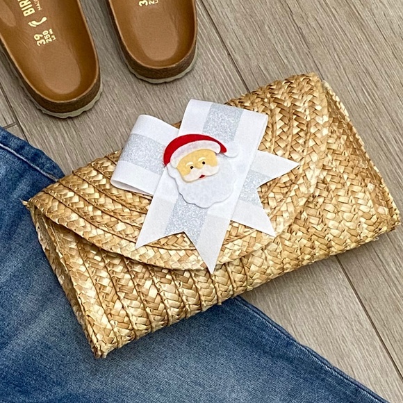 Santa Straw Clutch with White Bow - Picture 1 of 4